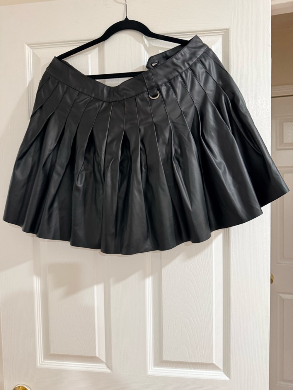 Pleated Faux Leather Mini Skirt - Black
